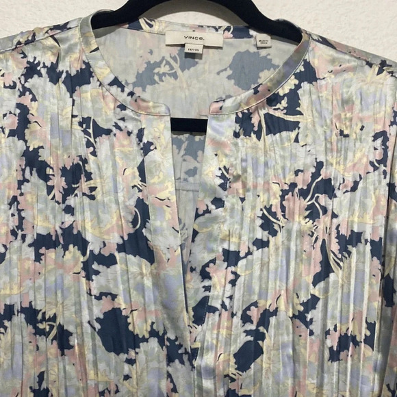 VINCE Top Lotus Pleated Floral Blue Pink Satin Oversized Blouse Plus Size 1X - Picture 2 of 7